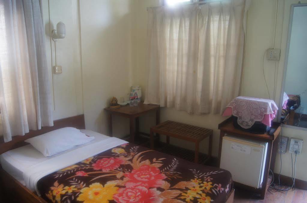 Gold Star Hotel Nyaung Shwe Exterior photo