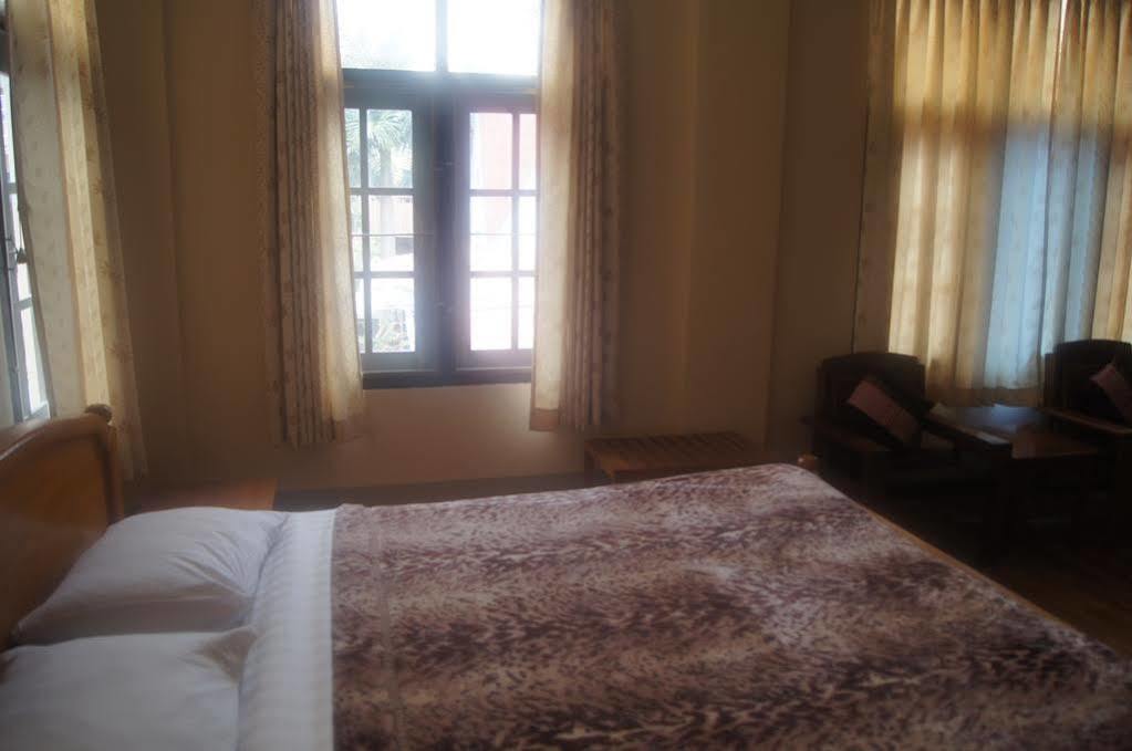 Gold Star Hotel Nyaung Shwe Exterior photo