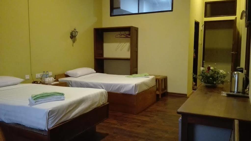 Gold Star Hotel Nyaung Shwe Exterior photo