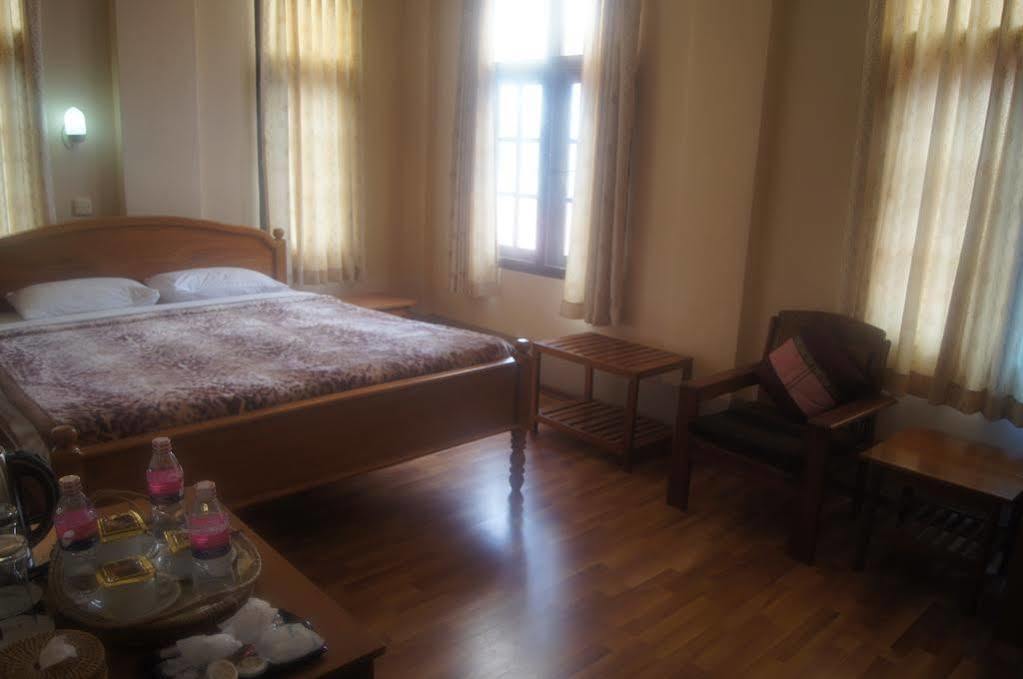 Gold Star Hotel Nyaung Shwe Exterior photo