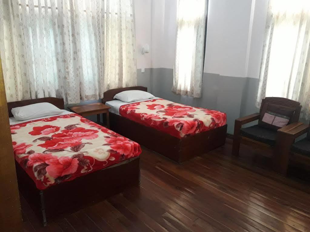 Gold Star Hotel Nyaung Shwe Exterior photo