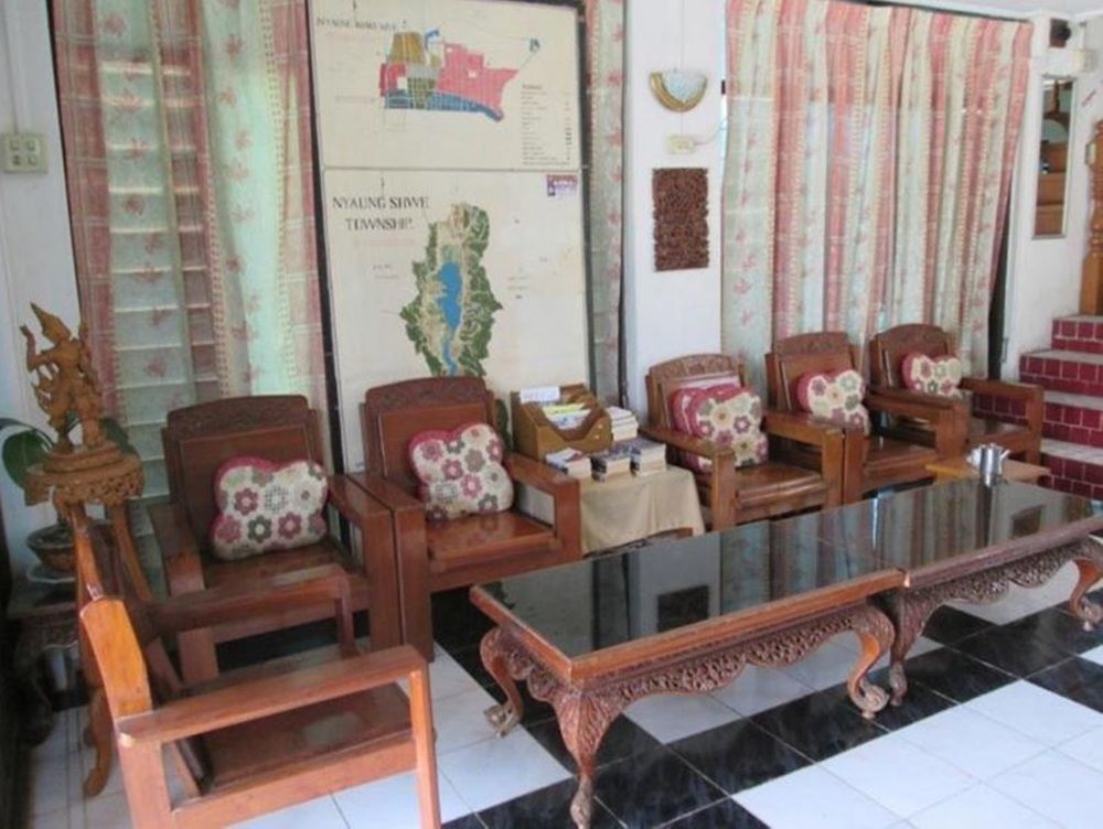 Gold Star Hotel Nyaung Shwe Exterior photo